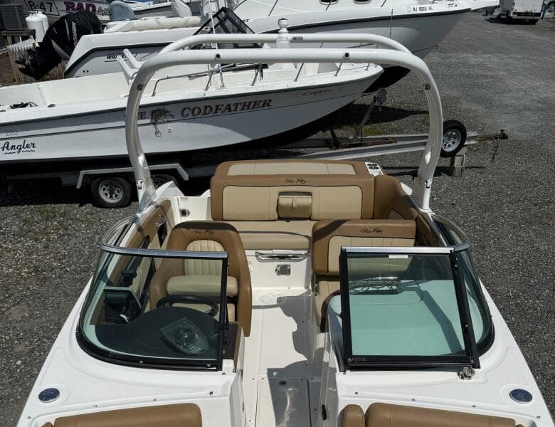 2014 Sea Ray 240 Sun Deck Outboard