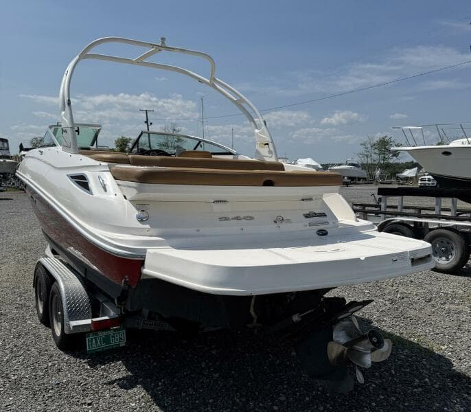 2014 Sea Ray 240 Sun Deck Outboard