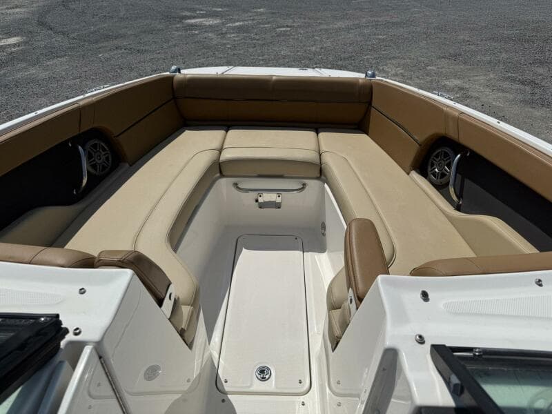 2014 Sea Ray 240 Sun Deck Outboard