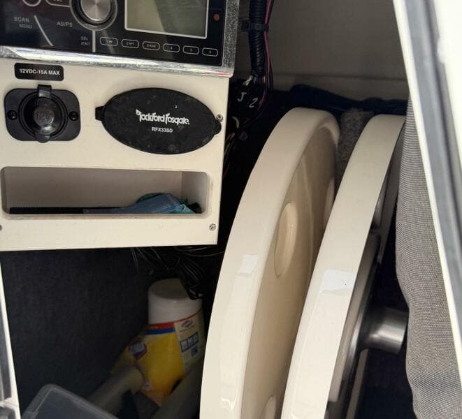 2014 Sea Ray 240 Sun Deck Outboard