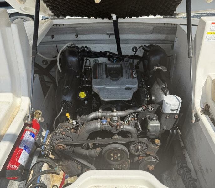 2014 Sea Ray 240 Sun Deck Outboard