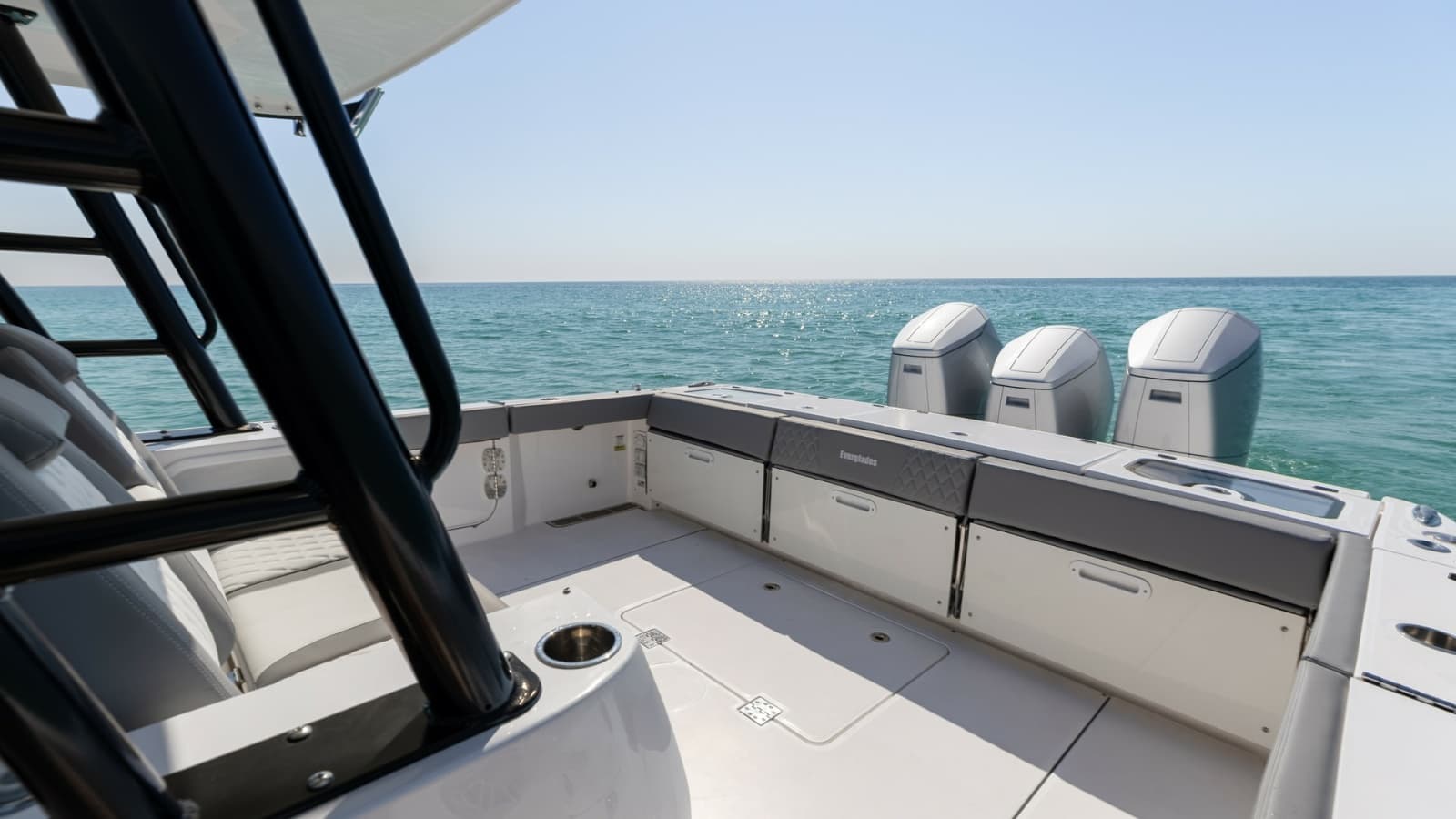 2023 Everglades 455 Center Console - Photo 6
