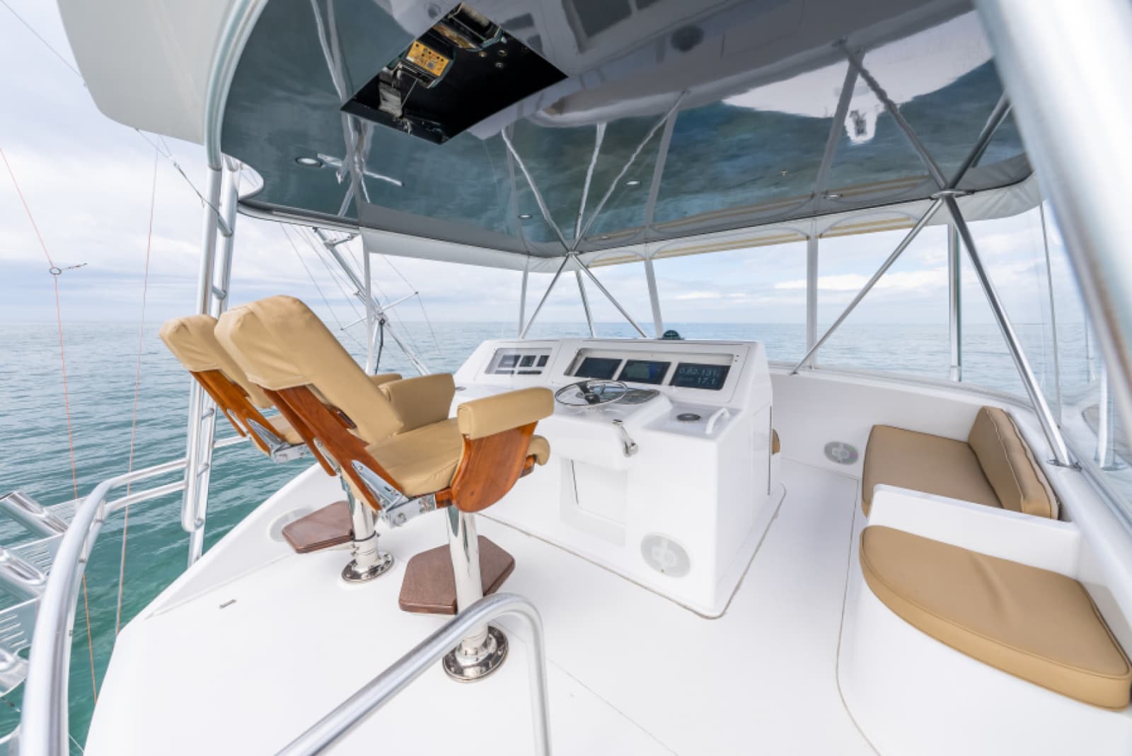 2003 Viking 45 Convertible - Photo 14