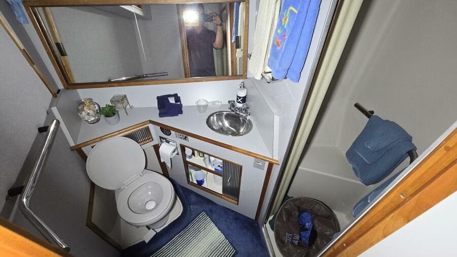 1988 Sea Ray 390 Express Cruiser