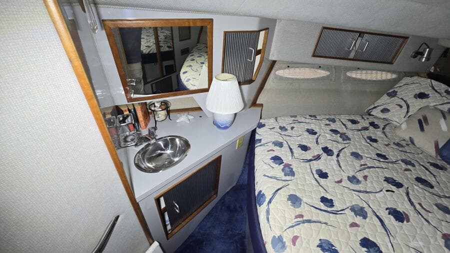 1988 Sea Ray 390 Express Cruiser