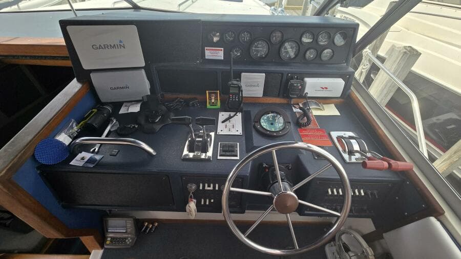 1988 Sea Ray 390 Express Cruiser