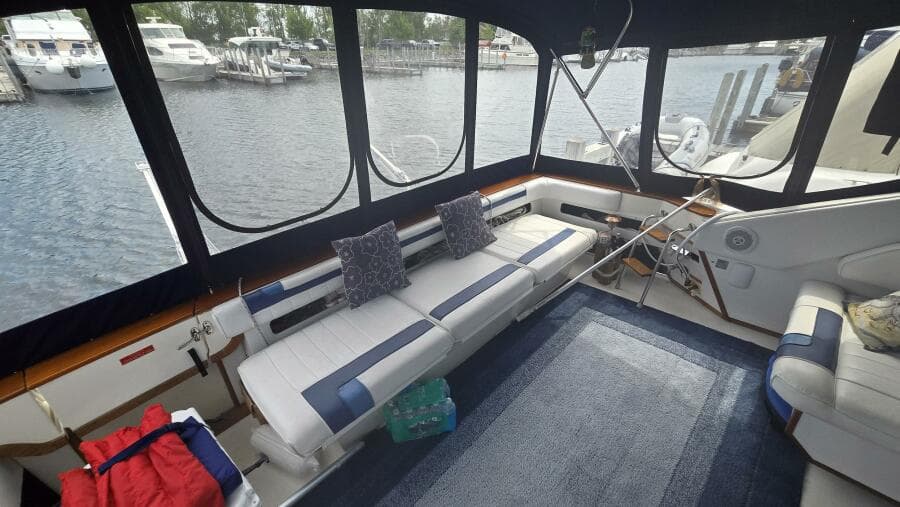 1988 Sea Ray 390 Express Cruiser