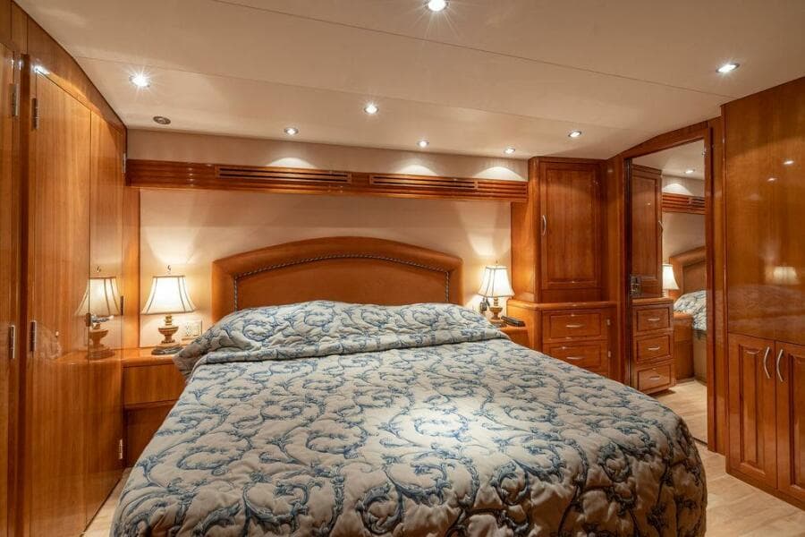 2005 Hatteras Enclosed Bridge