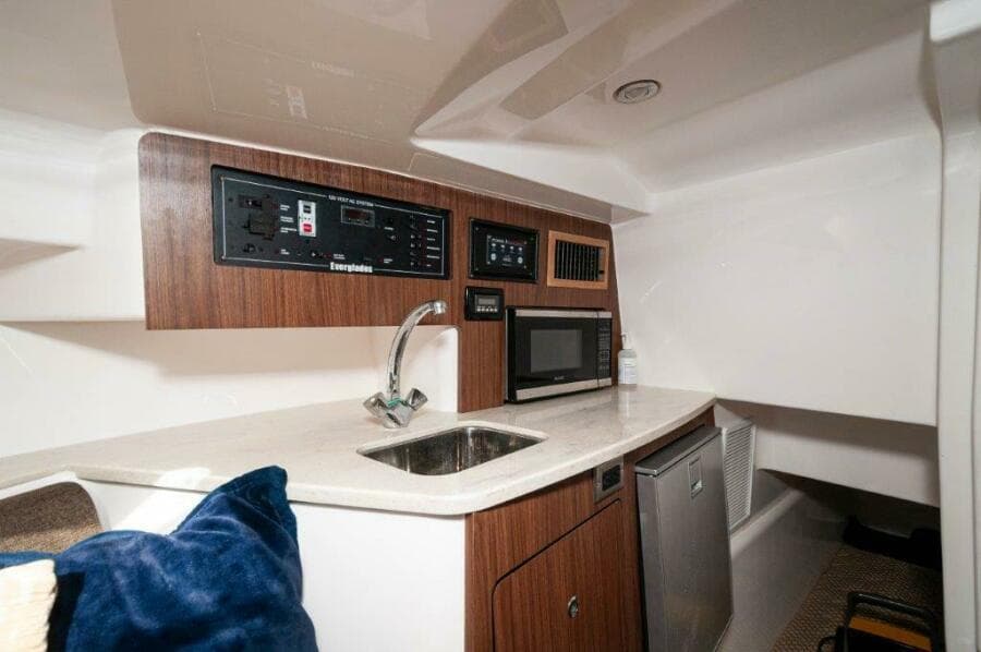 2018 Everglades 350 LX- Galley