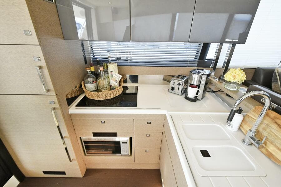 2018 Prestige 560 Fly