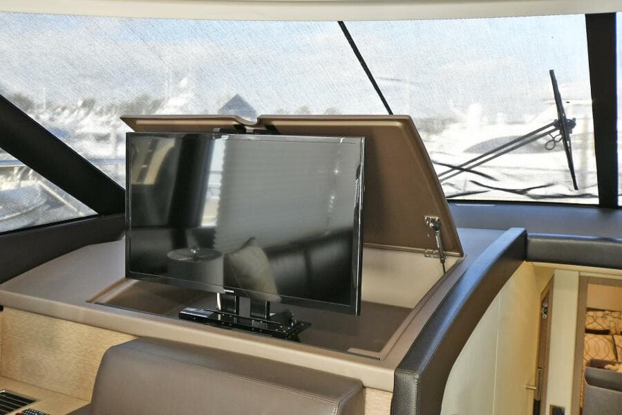 2018 Prestige 560 Fly