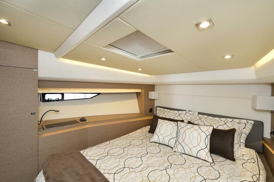 2018 Prestige 560 Fly