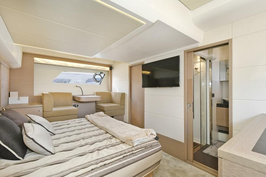 2018 Prestige 560 Fly