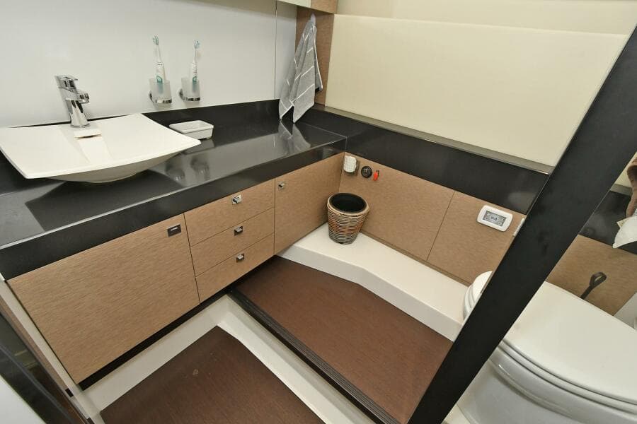 2018 Prestige 560 Fly