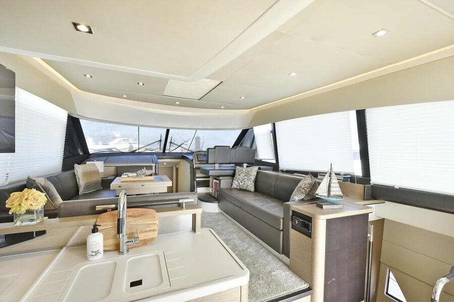 2018 Prestige 560 Fly