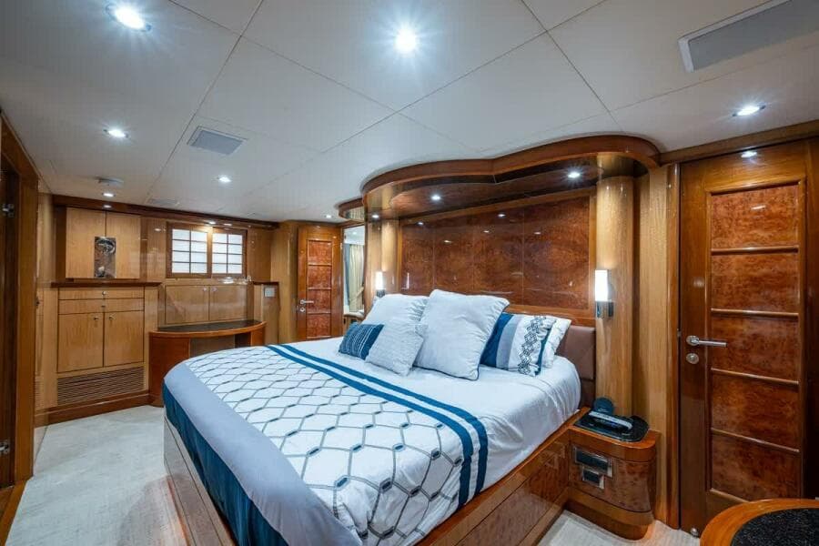 Ocean Alexander 78 Somewhere In Time- Master Stateroom