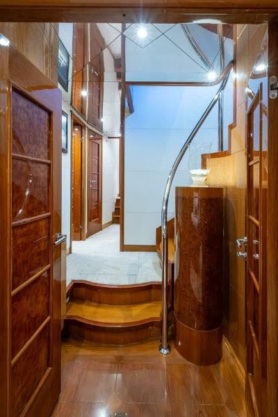 Ocean Alexander 78 Somewhere In Time- Companionway