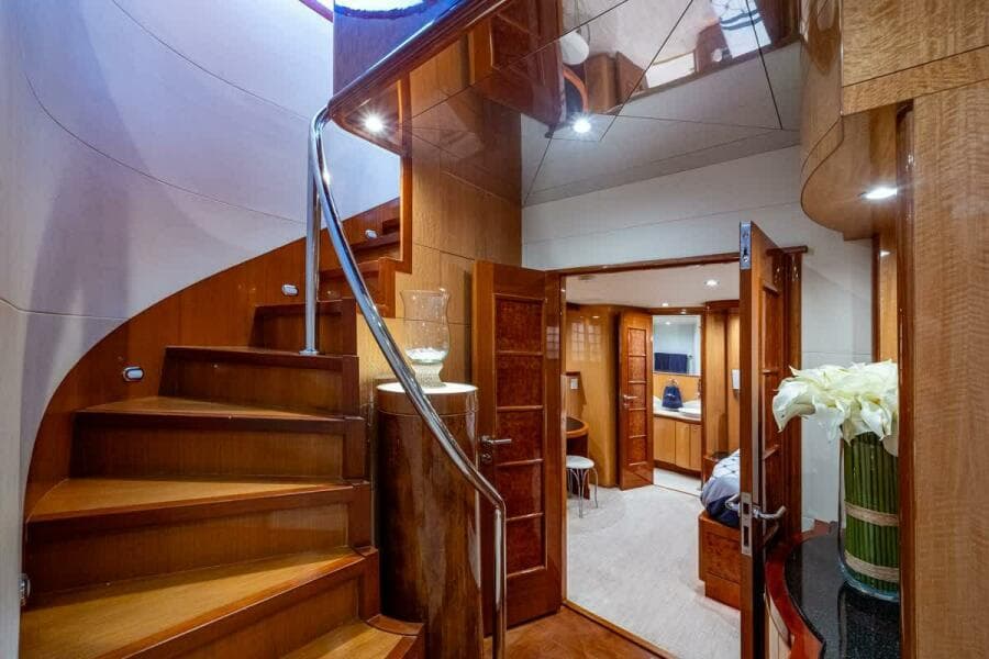 Ocean Alexander 78 Somewhere In Time- Companionway