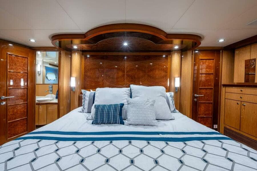 Ocean Alexander 78 Somewhere In Time- Master Stateroom