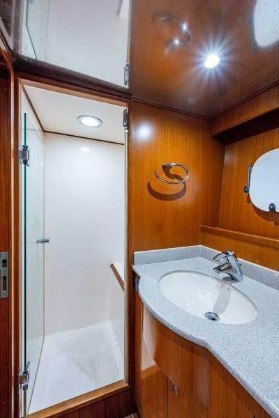 Ocean Alexander 78 Somewhere In Time- Crew Quarters