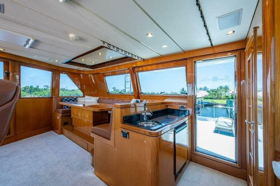 Ocean Alexander 78 Somewhere In Time- Enclosed Bridge Dinette
