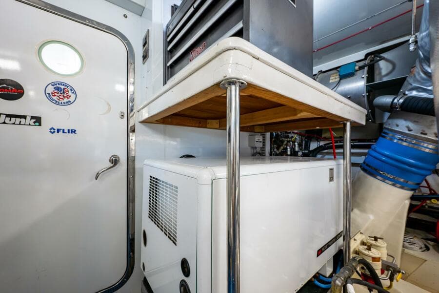 Ocean Alexander 78 Somewhere In Time- Engine Room