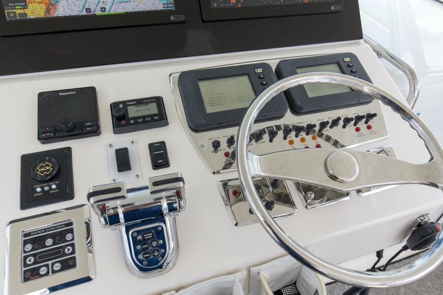 2007 40 Cabo Express Big Blue Electronics (1)