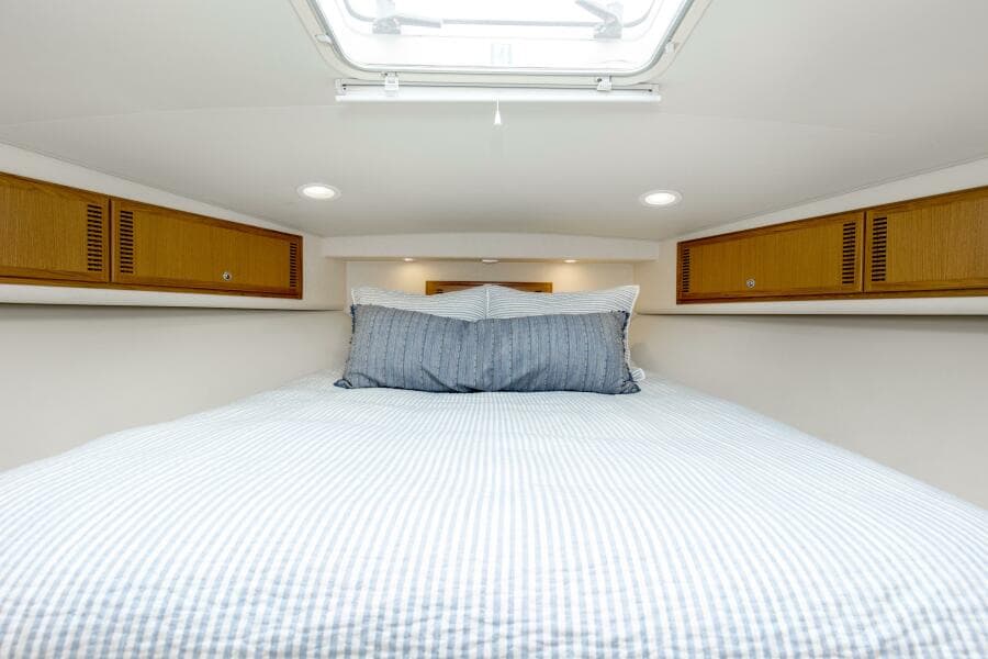 2007 40 Cabo Express Big Blue Stateroom (1)