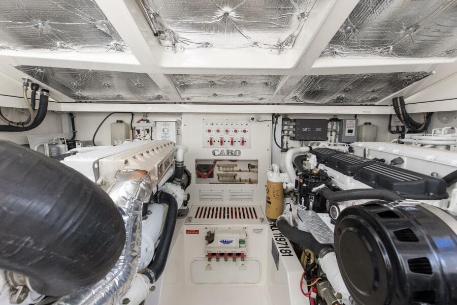 2007 40 Cabo Express Big Blue Engine Room (3)