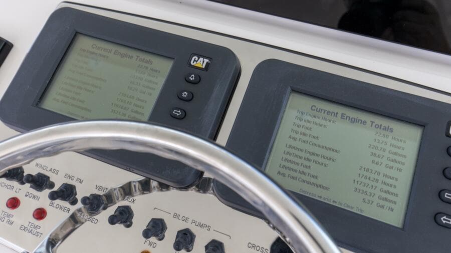 2007 40 Cabo Express Big Blue Electronics (2)