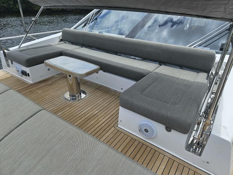 2022 Azimut 66