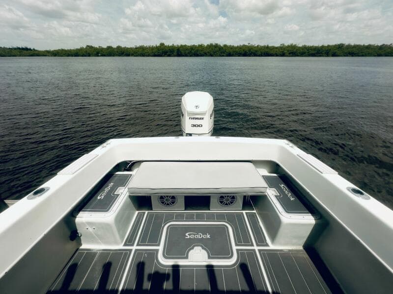 1999 Dusky 256 Center Console