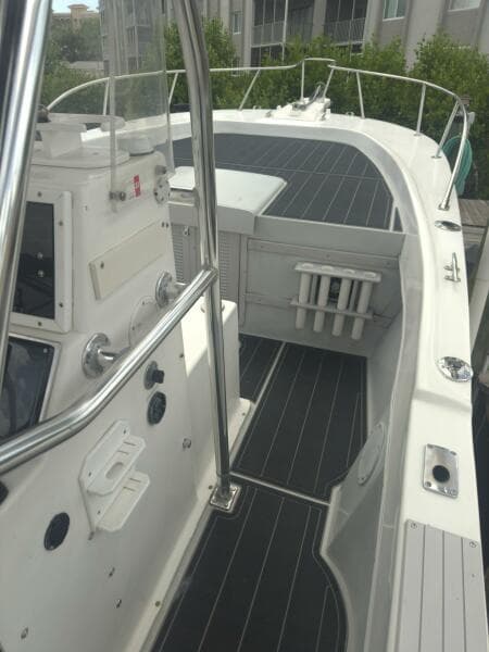 1999 Dusky 256 Center Console