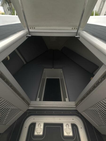 1999 Dusky 256 Center Console