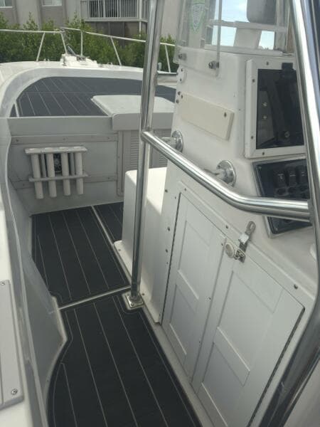 1999 Dusky 256 Center Console