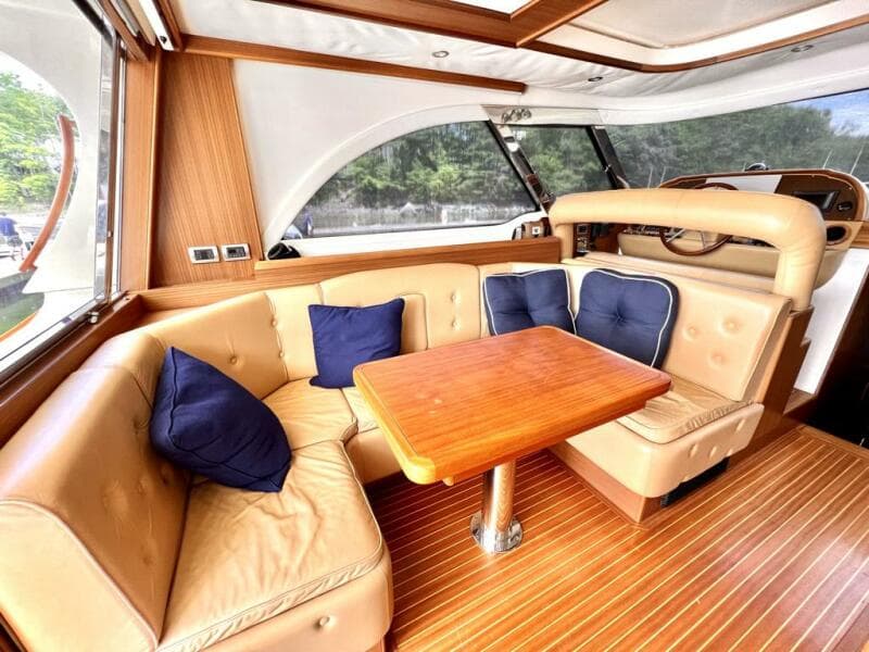 2006 Mochi Craft Dolphin