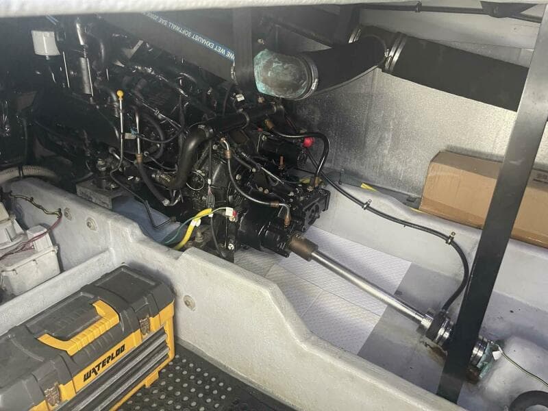 2006 Meridian 411 Sedan