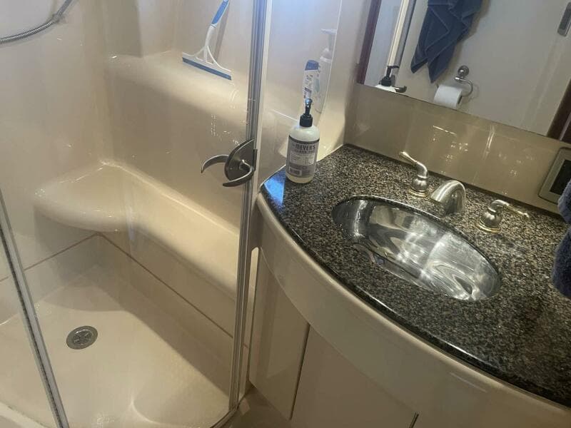 2006 Meridian 411 Sedan