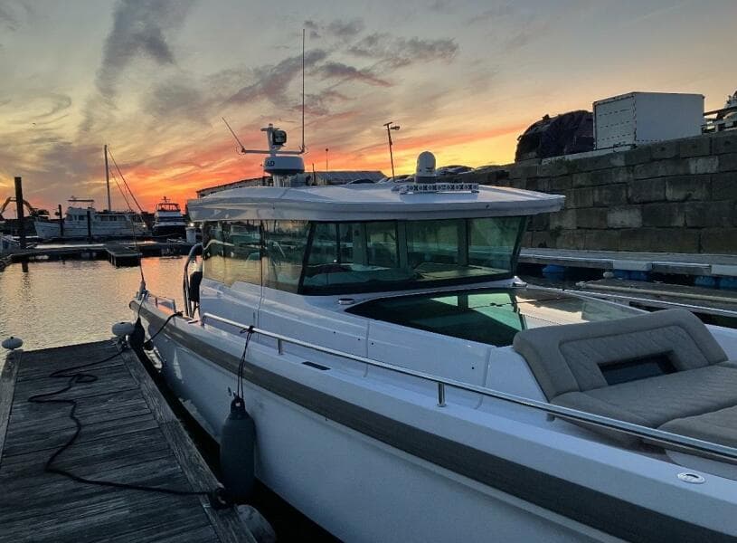 2022 Axopar 37 XC CROSS CABIN