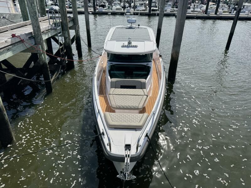 2022 Axopar 37 XC CROSS CABIN