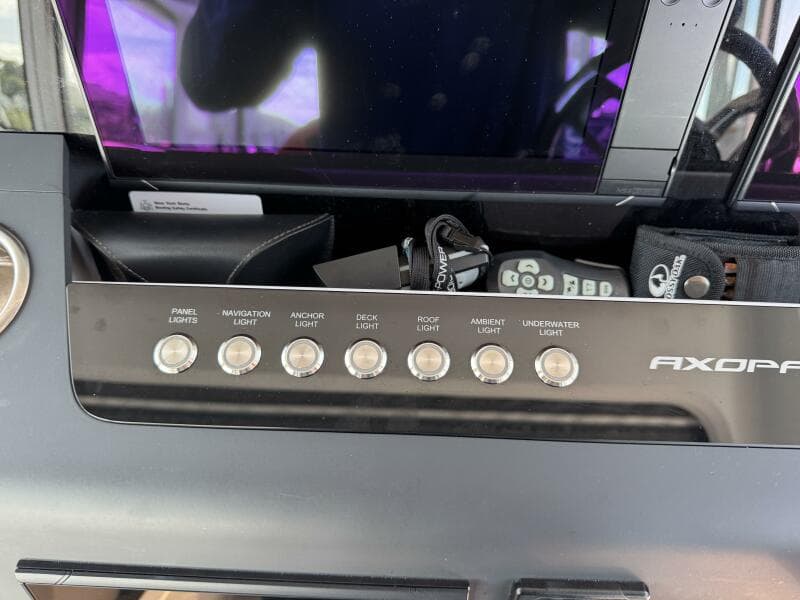 2022 Axopar 37 XC CROSS CABIN