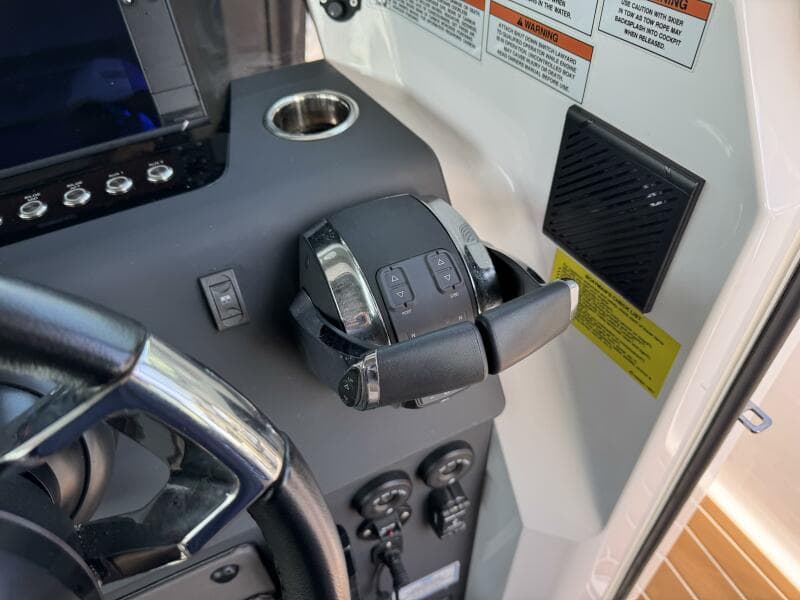 2022 Axopar 37 XC CROSS CABIN