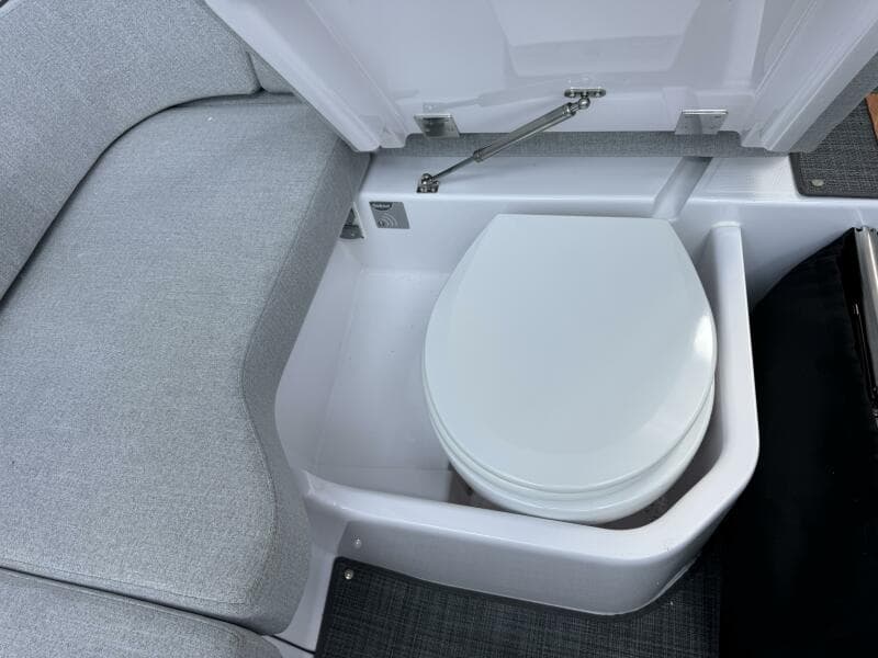 2022 Axopar 37 XC CROSS CABIN