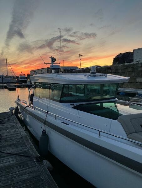 2022 Axopar 37 XC CROSS CABIN