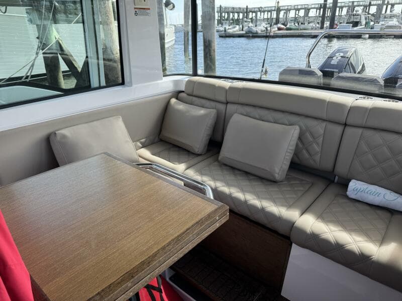 2022 Axopar 37 XC CROSS CABIN