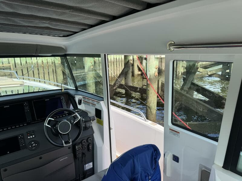 2022 Axopar 37 XC CROSS CABIN