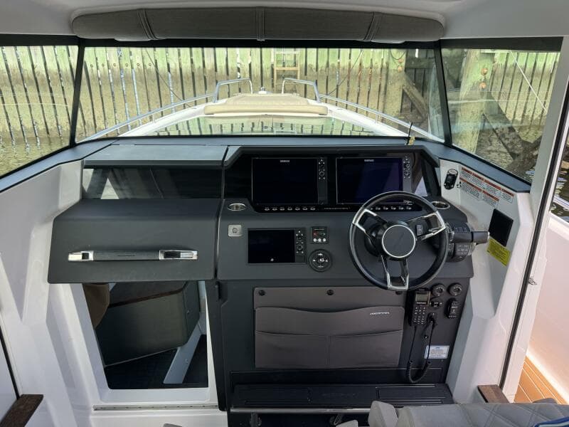 2022 Axopar 37 XC CROSS CABIN