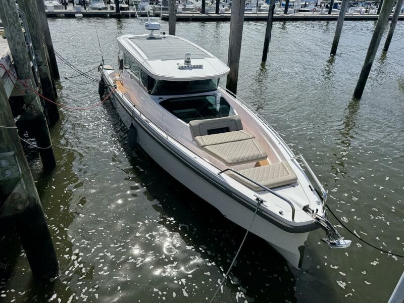 2022 Axopar 37 XC CROSS CABIN