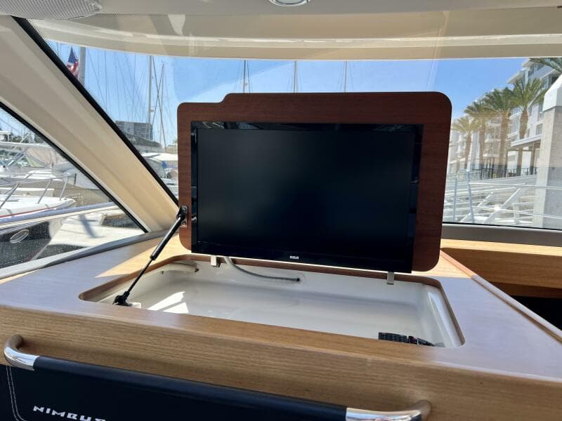 2018 Nimbus 365 Coupe