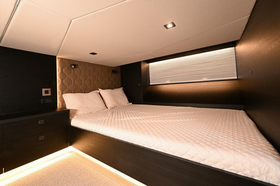 2022 Vanquish Yachts 